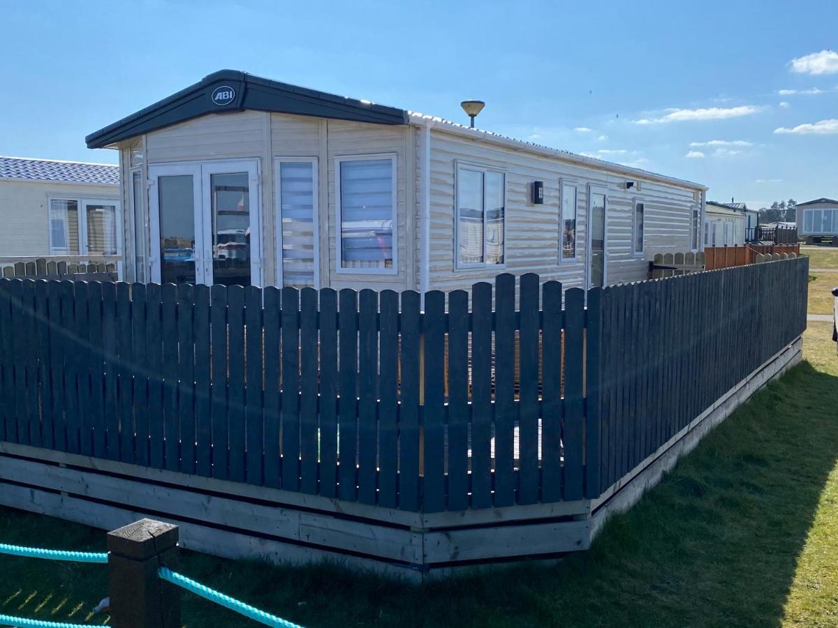Beachfront Lodge, Lossiemouth Bay Bagian luar foto