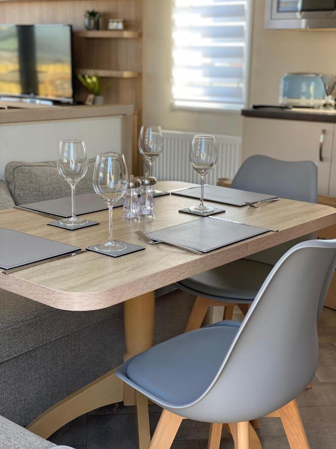 Beachfront Lodge, Lossiemouth Bay Bagian luar foto